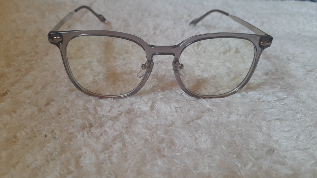 Şeffaf Gri Kadın Gözlüğü - Görsel 5