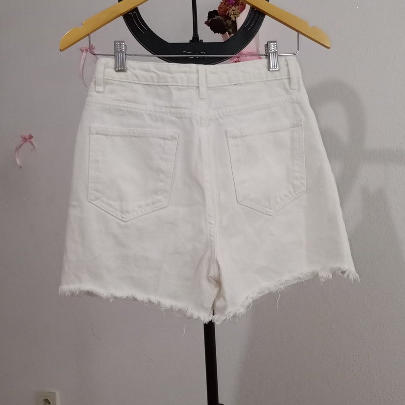 Beyaz Kadın Mini Denim Şort - Görsel 2