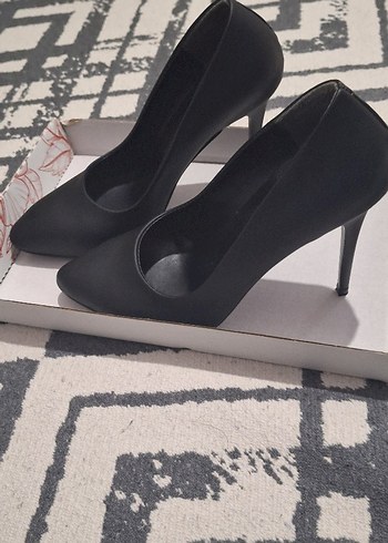 Siyah Stiletto Topuklu Kadın Ayakkabı