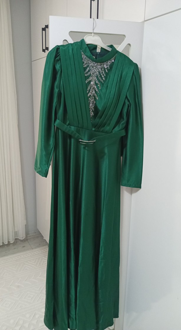 Uzun Kollu Drapeli Yeşil Abiye Elbise - Görsel 2