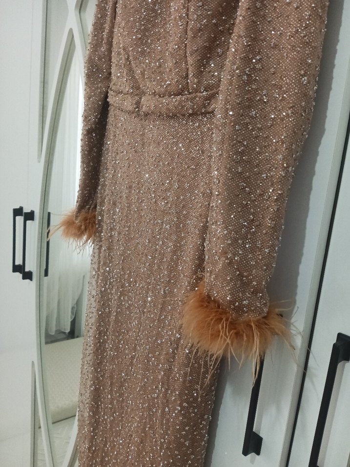 Kahverengi Uzun Kol Kürk Detaylı Abiye Elbise - Görsel 3