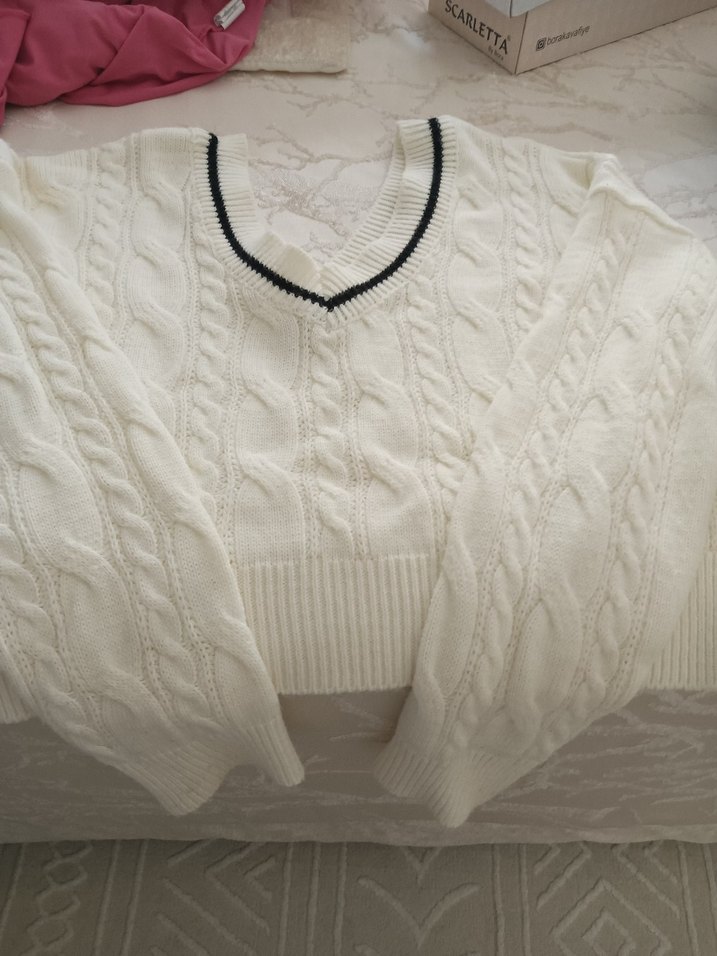 V Yaka Beyaz Örgü Kadın Kazak - Görsel 3