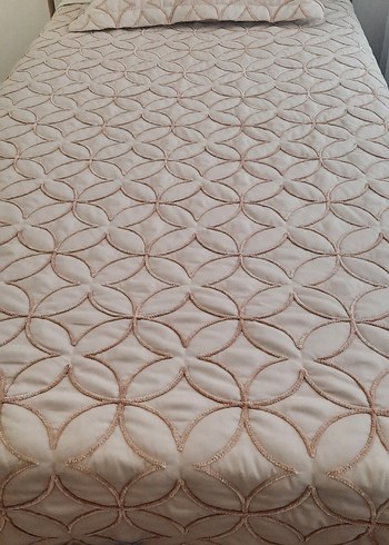 Bej Parlak Düz Desen Yatak Örtüsü - Görsel 2