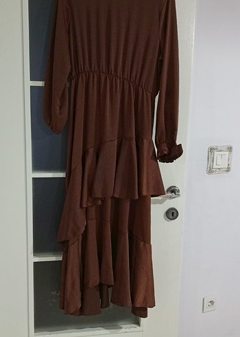 Kahverengi Uzun Kollu Fırfırlı Elbise