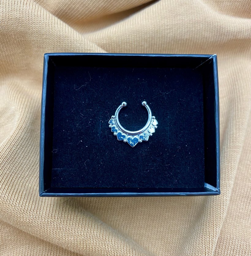 Gümüş rengi Kalpli Kadın Sahte Burun piercing - Görsel 3