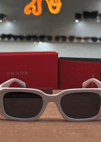 Prada Güneş Gözlüğü