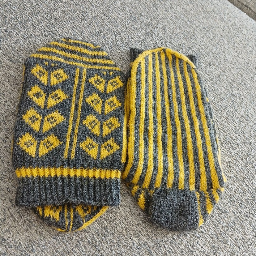 Sarı Gri Desenli Çorap - Görsel 3