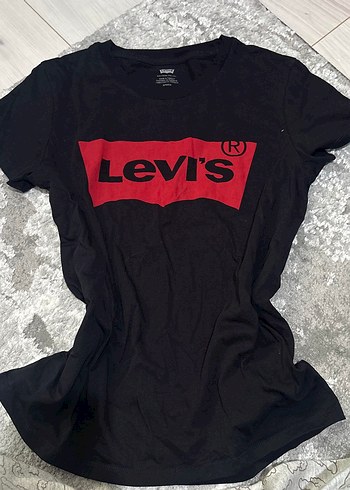 Levis Levi S Siyah Kirmizi Logo Tisort