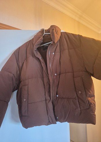 Pull and Bear Kahverengi Kadın Şişme Mont