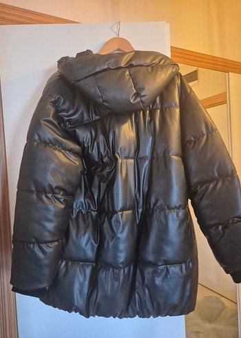 l Beden Pull and Bear Siyah Deri Midi Kadın Şişme Kışlık Mont