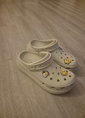 39 Beden beyaz Renk Crocs crash clos terlik bej rengi