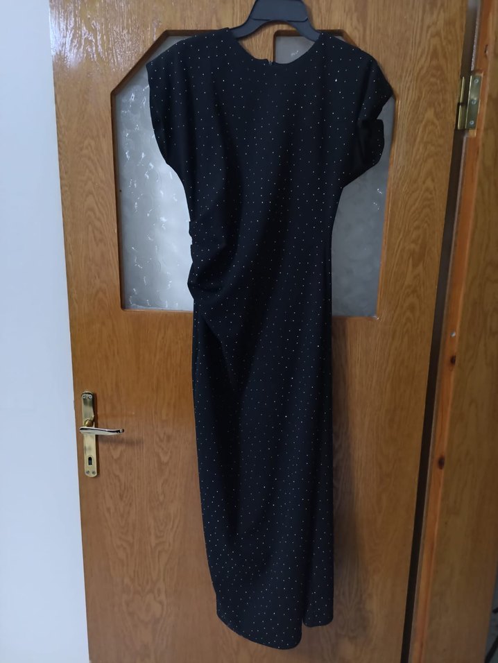 taş baskı drape detay omuz vatkalı elbise - Görsel 2