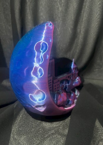 Mor-Yeşil Ay Şehri Temalı figür - Görsel 4