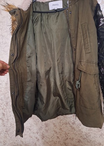 Kürk Detaylı Kamuflaj Desenli Kadın Kışlık Mont - Görsel 3