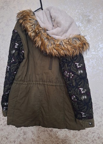 Kürk Detaylı Kamuflaj Desenli Kadın Kışlık Mont - Görsel 2