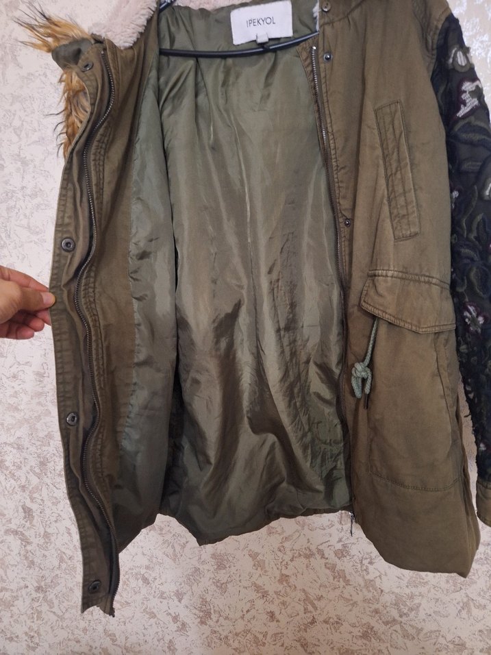 Kürk Detaylı Kamuflaj Desenli Kadın Kışlık Mont - Görsel 3