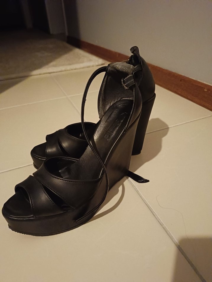 Siyah Bağcıklı Dolgu Topuklu Kadın Ayakkabısı - Görsel 4