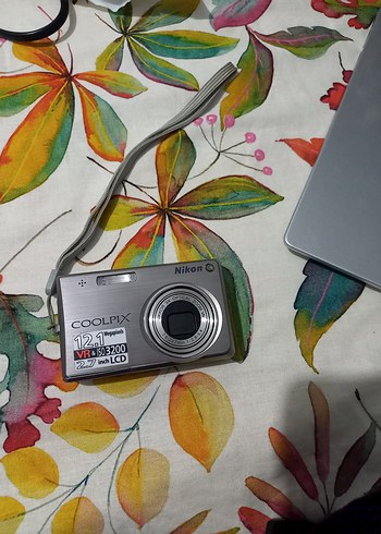 Nikon COOLPIX 12.1 MP Dijital Kamera Gri