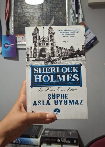 Sherlock Holmes Şüphe Asla Uymaz Kitap