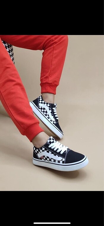 Dama desen vans