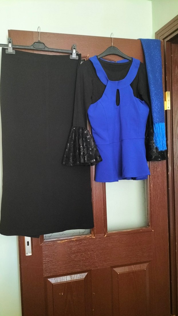 Siyah Kolları Fırfırlı Lacivert Elbise - Görsel 2