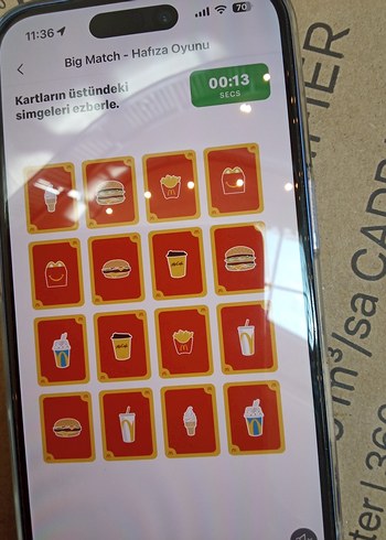 Altın Renkli iPhone Hafıza Oyunu Ekranı