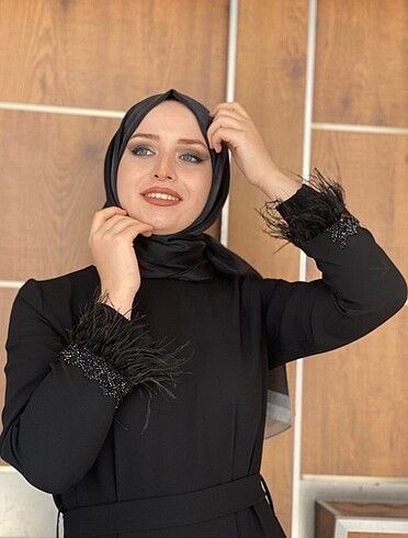 Siyah tüylü elbise