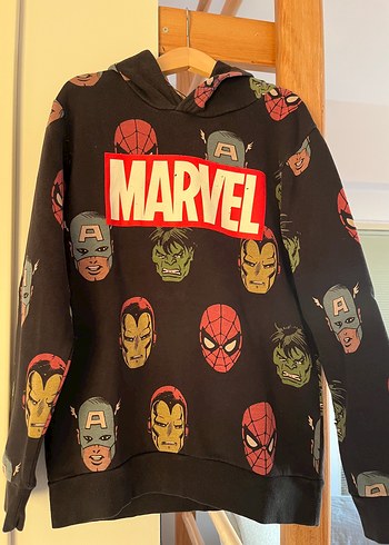 H&M Marvel Baskılı Siyah Kapüşonlu Sweatshirt