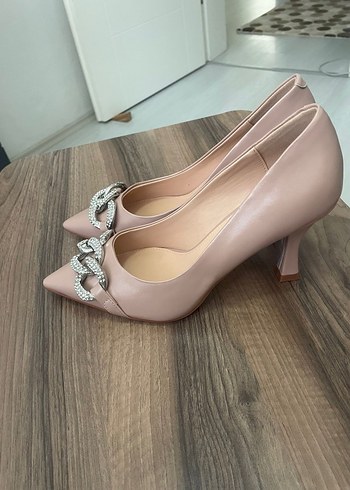 40 Beden ten rengi Renk Nine West Zincir Detaylı Bej Stiletto