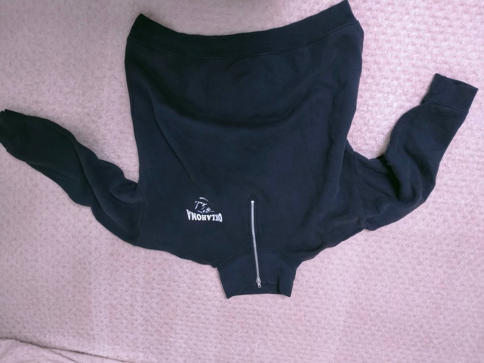 2 tane önü circirli swet - Görsel 2