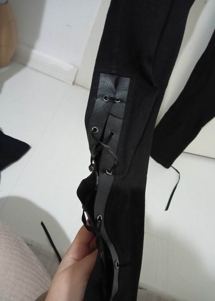 Bağcıklı deri detaylı tayt - Görsel 3