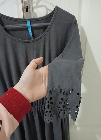 Delik detaylı diz üstü elbise - Görsel 2