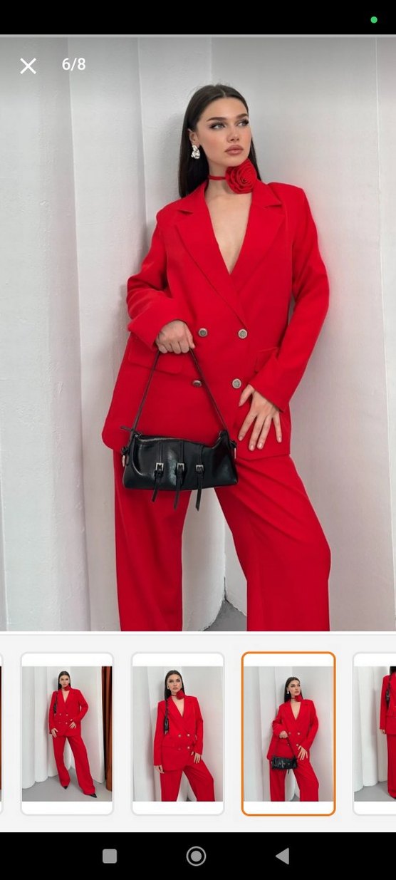 Kırmızı Düğmeli Kadın Takım Elbise - Görsel 4