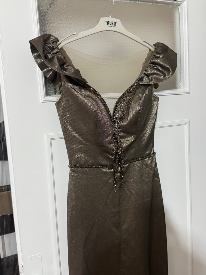 Kahverengi Parlak V Yaka Uzun Abiye Elbise - Görsel 2