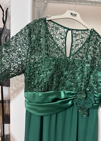 Dantel Detaylı Uzun Yeşil Abiye Elbise - Görsel 3