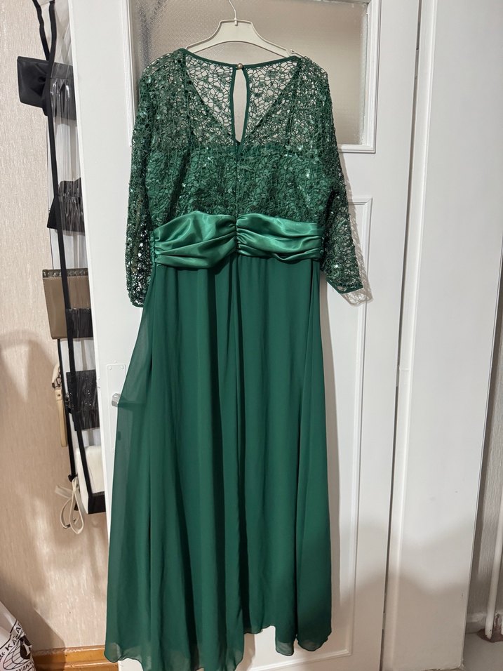 Dantel Detaylı Uzun Yeşil Abiye Elbise - Görsel 2