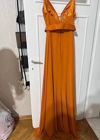 Bej Parlak Uzun Askılı Kemerli Abiye Elbise - Görsel 4