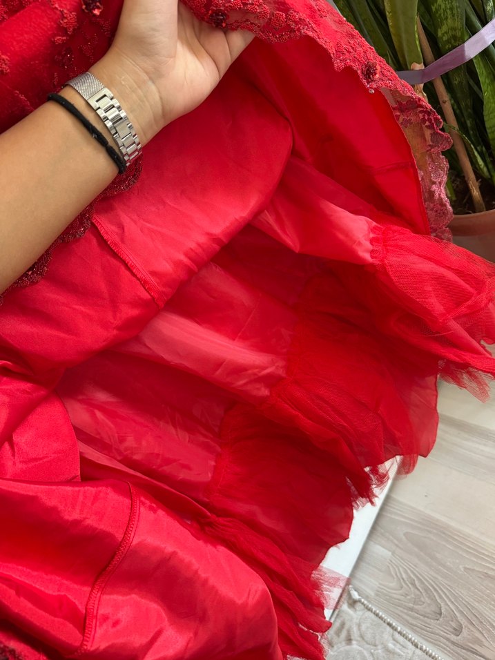 İşlemeli Kırmızı Uzun Straplez Abiye Elbise - Görsel 4