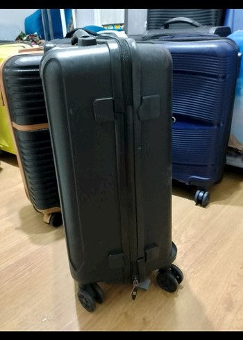 Siyah Tokalı Erkek Valiz - Görsel 5