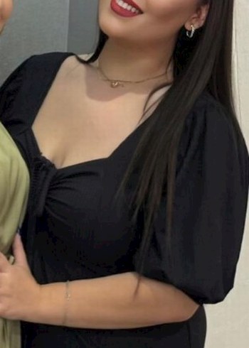 Siyah V Yaka Drapeli Kadın Bluz