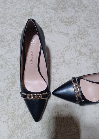 Nine West Siyah Yılan Desenli Tokalı Stiletto
