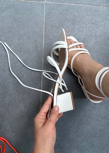 Beyaz Bağcıklı topuklu Sandalet - Görsel 4