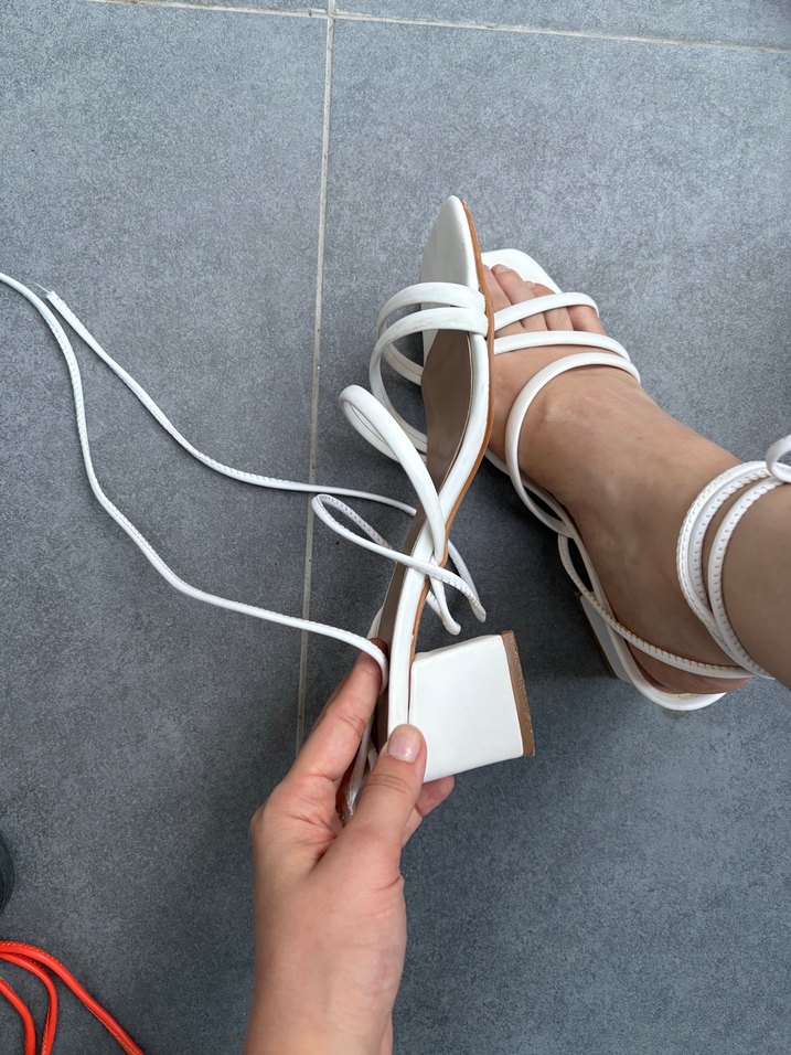 Beyaz Bağcıklı topuklu Sandalet - Görsel 4