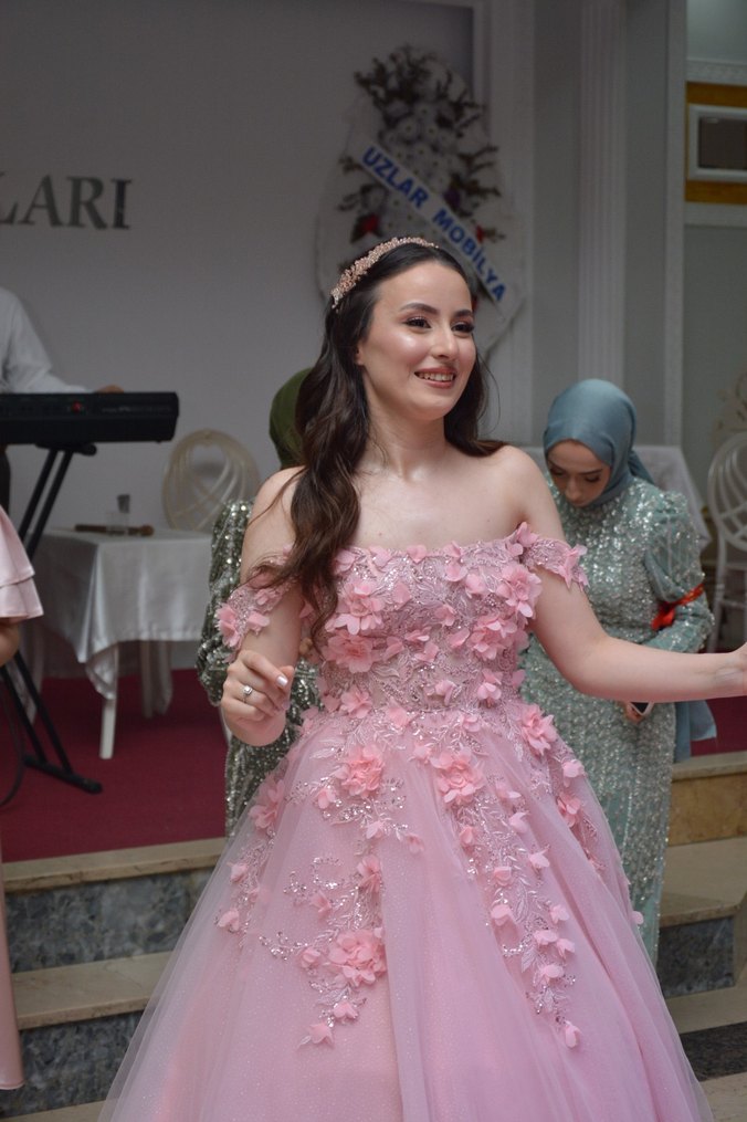 Pudra Renk Dantel İşlemeli Gelinlik - Görsel 2