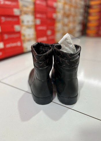 gezer kaymaz tabanlı içi yünlü çizme  - Görsel 3