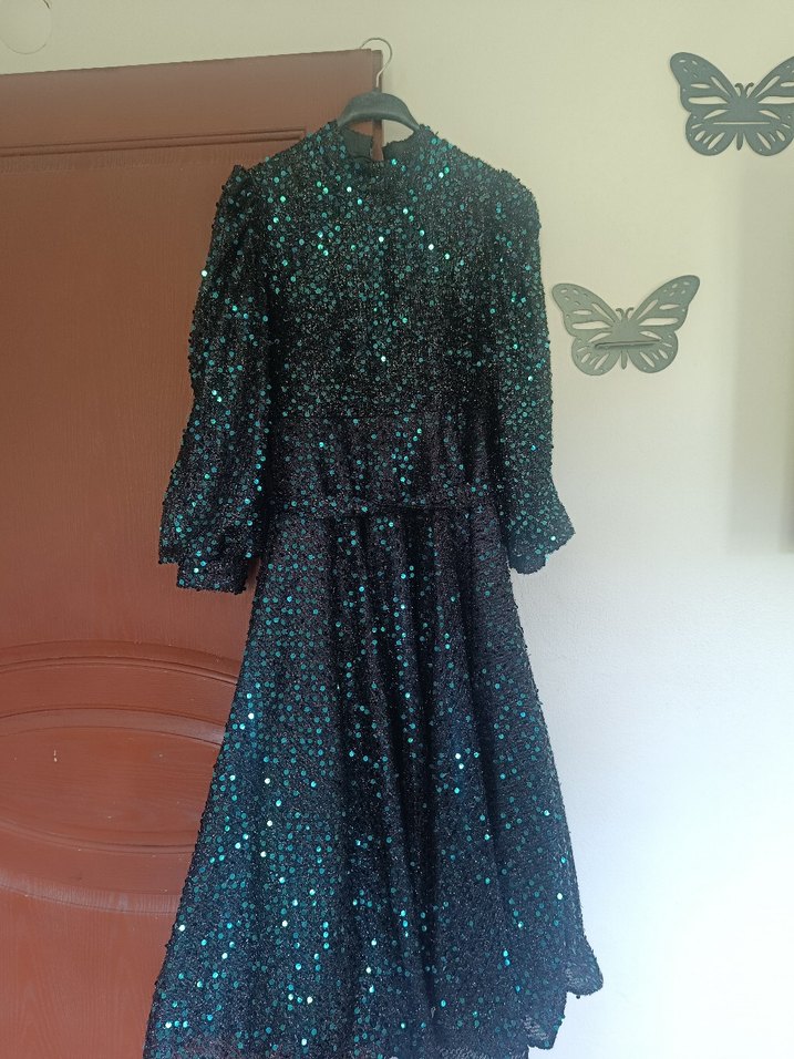 Uzun yeşil Tesettür parıltılı abiye - Görsel 4