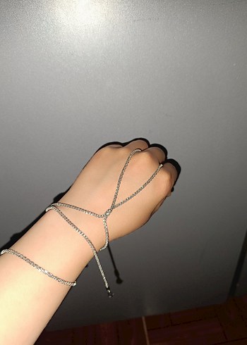 Zincir Detaylı Minimalist Kadın El Zinciri - Görsel 2