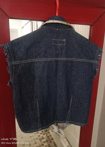 Düğmeli Çiçek Desenli Kot dar kesim bağlamalı crop gömlek - Görsel 2