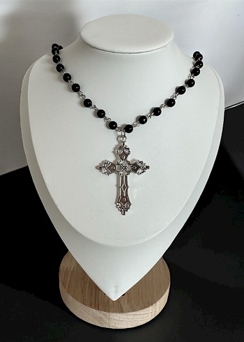 Beden Haçlı Gotik Kolye