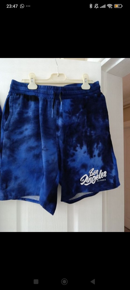 Erkek Mavi Batik Desenli Rahat Tişört ve Şort Takımı - Görsel 3